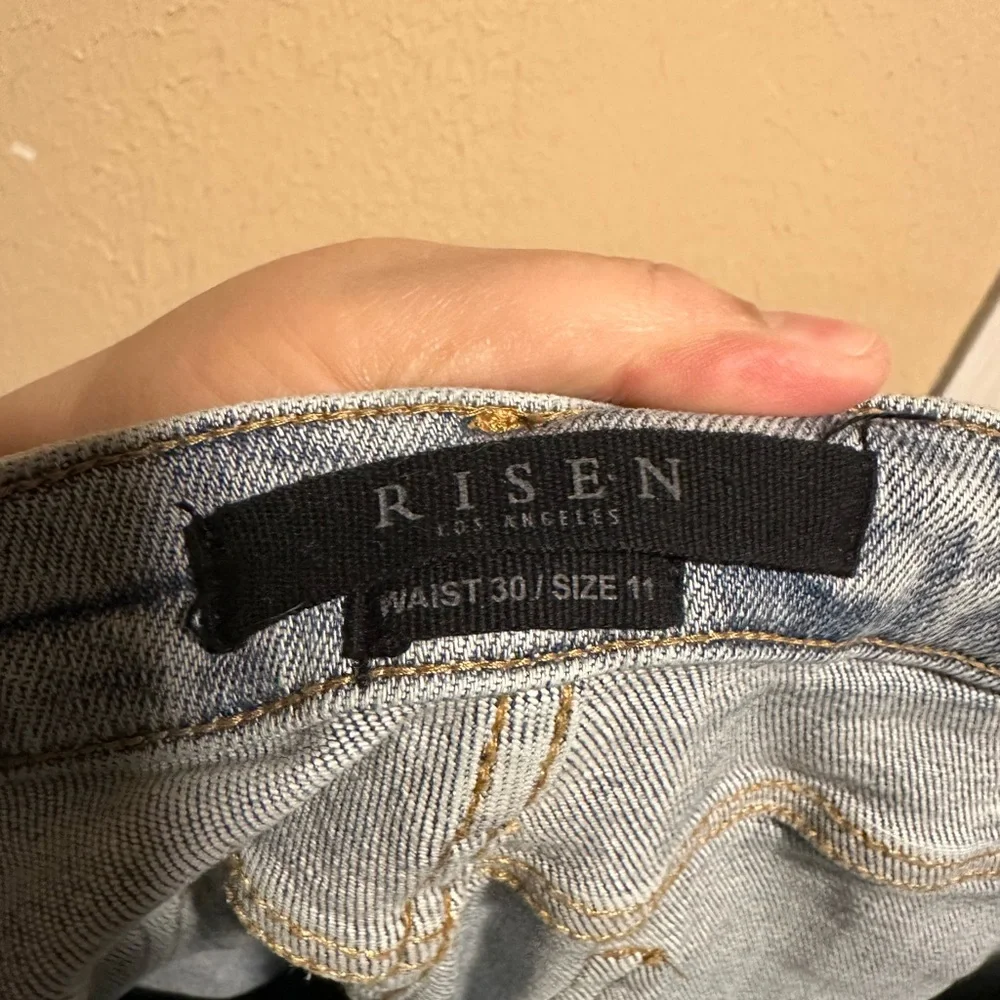 Risen Distressed Jeans Size 30‎